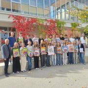 Die 4c Klasse gemeinsam mit Herrn Direktor Hofrat Mag. Nikolaus Stelzer und Prof. Mag. Klemens Köchler-Hofer